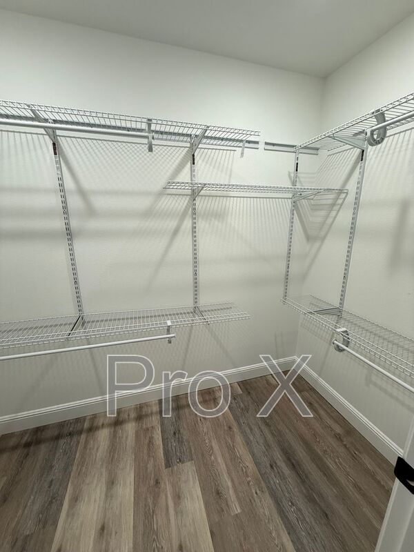 Building Photo - 117 W Lewis St