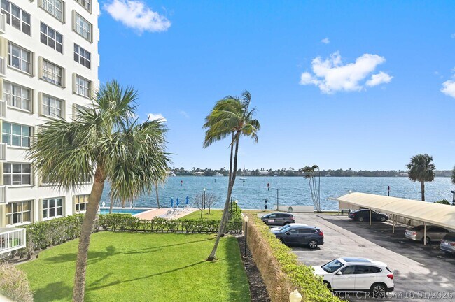 Building Photo - 2600 N Flagler Dr