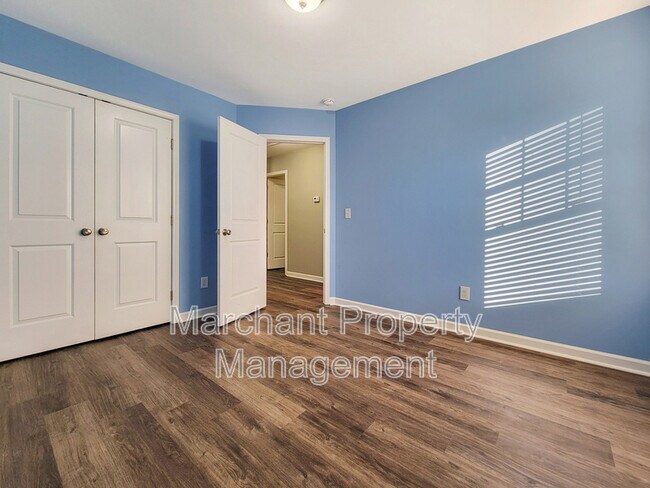 Building Photo - 4 Wisner Ct