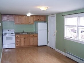 Building Photo - 11 Silk St