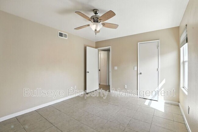 Building Photo - 2701 E Beck Ln