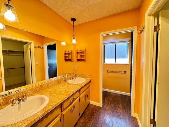 Building Photo - 4-bed 3-bath home in Nevada City!