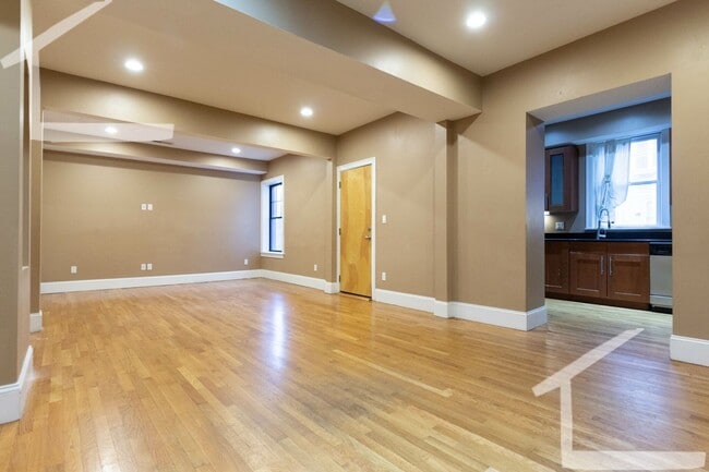 Building Photo - Worth the Walk! Gorgeous 4bd/2bath in Brookline