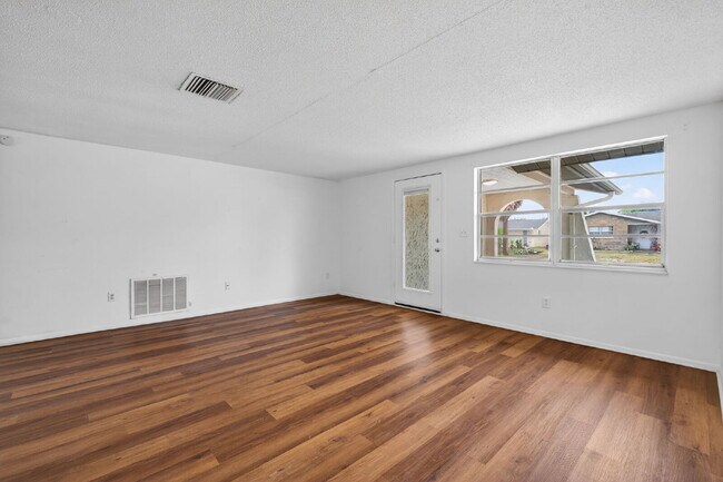 Building Photo - Beautiful 2 Bedroom, 2 Bathroom, 1 Car Garage home for rent.