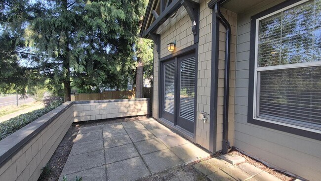 Building Photo - 1311 SW Edgefield Ave