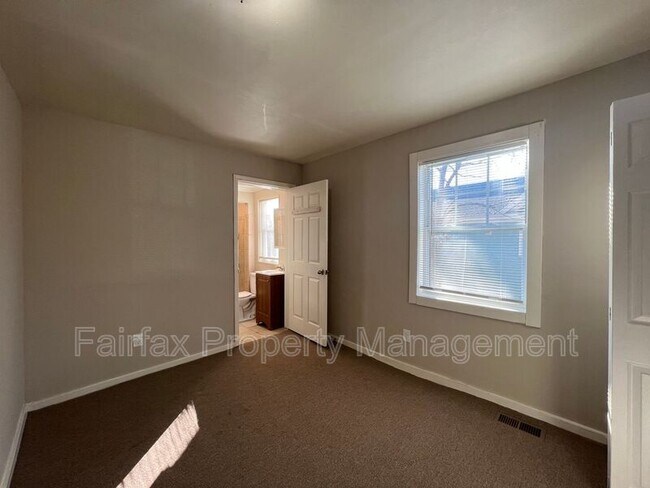 Building Photo - 1205 Morehead Ave