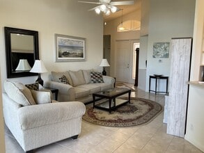 Building Photo - 364 Sunview Way