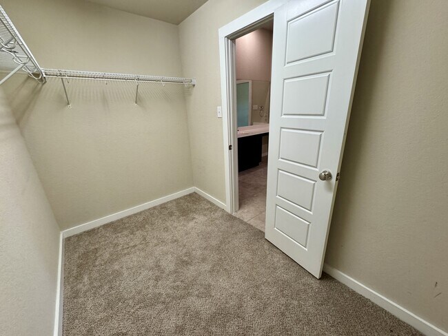 Building Photo - 5539 Pearl Valley