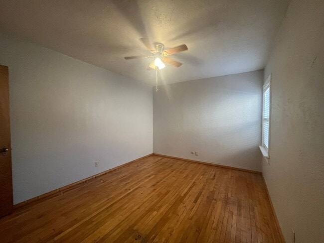 Building Photo - Pleasant 2 Bedroom 1 Bathroom Home In The Monkbridge Gardens Neighborhood!