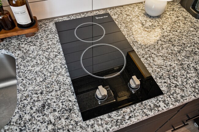 Building Photo - 714 Richmond Ave.