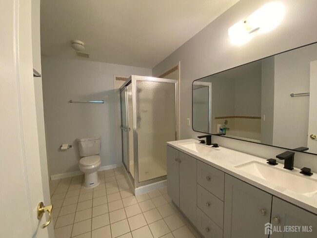 Building Photo - 120 Briarwood Dr