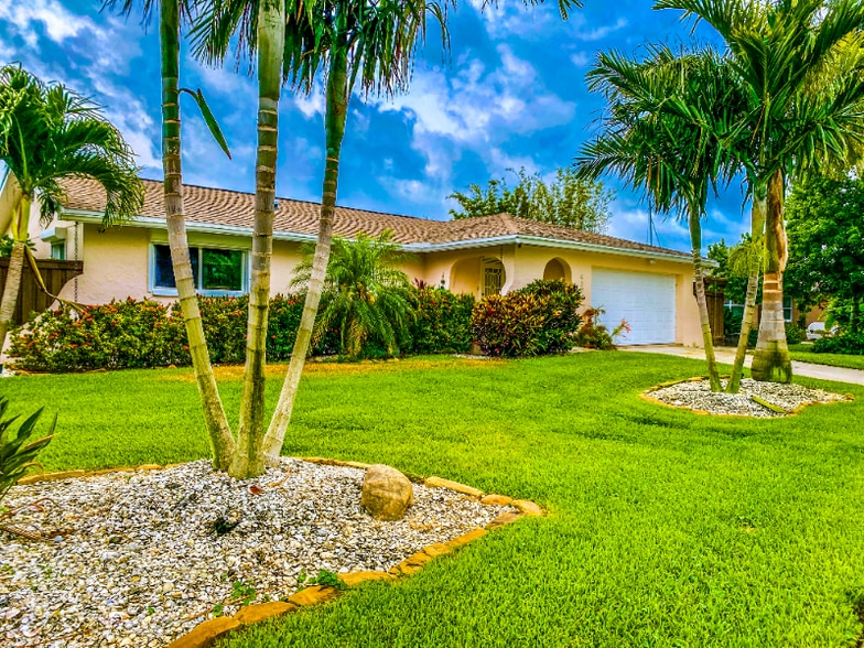 Primary Photo - 4300 Beach Dr SE
