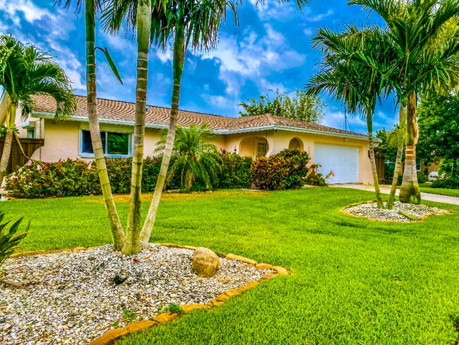Primary Photo - 4300 Beach Dr SE