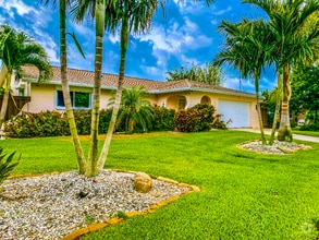 Building Photo - 4300 Beach Dr SE