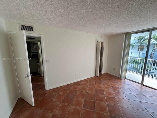Building Photo - 1801 S Treasure Dr