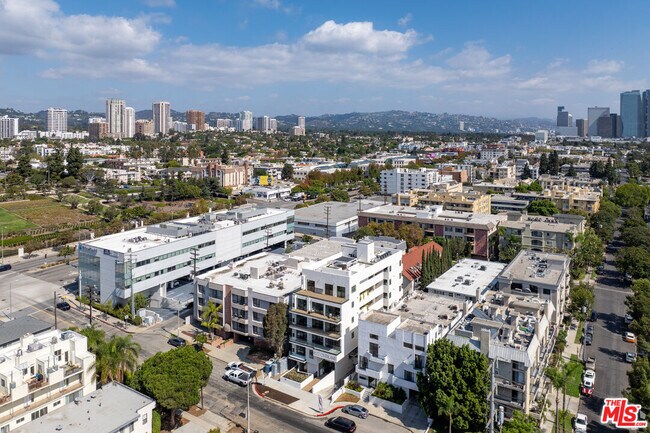 Building Photo - 1822 Overland Ave