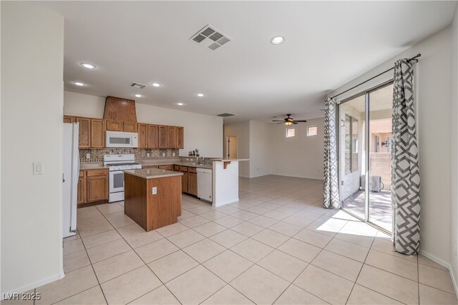 Building Photo - 10057 Bonterra Ave