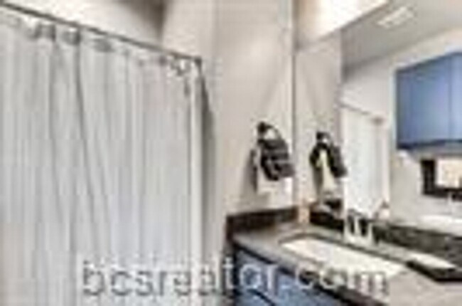 Building Photo - 1451 Associates Ave