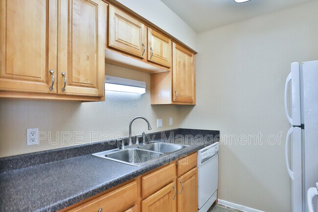 Building Photo - 1224 E Evergreen St