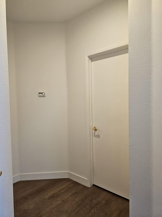 Building Photo - Modern 3BD/3BA Townhouse in Prime Union Ci...