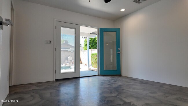 Building Photo - 8637 E Keim Dr