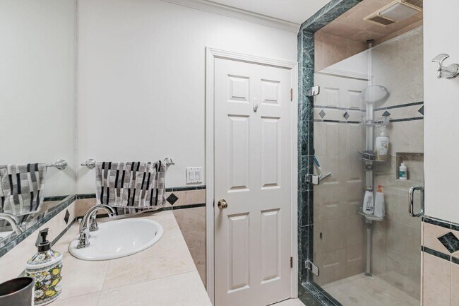 Building Photo - 9270 Linda Vista Ln
