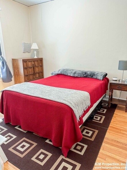 Building Photo - 5040 N Winchester Ave