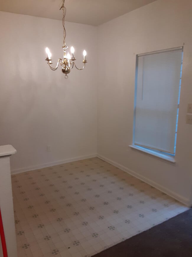 Building Photo - 196 Brookview Dr