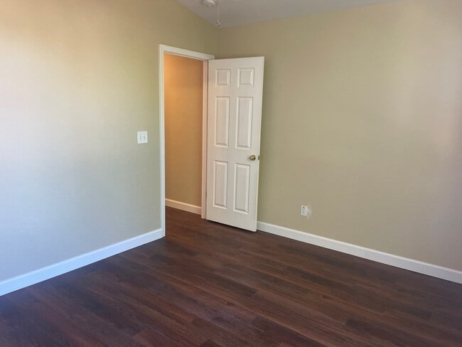 Building Photo - 4009 Shaker Run Cir