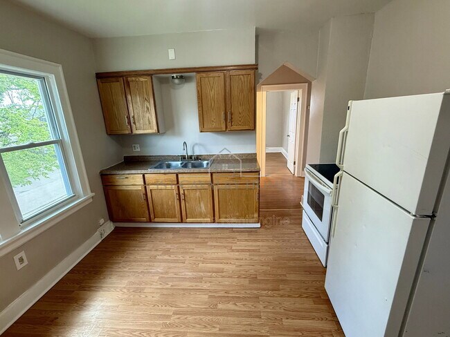 Building Photo - 656 Hammel St