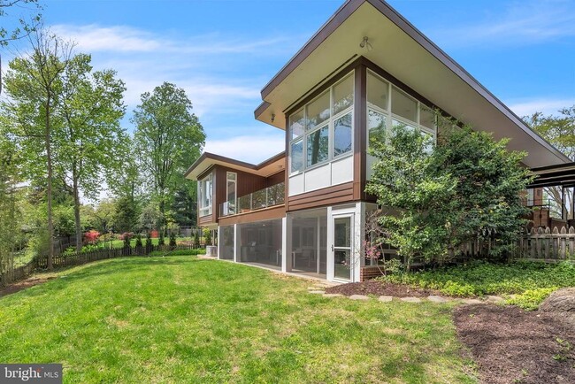 Building Photo - 3302 Shirley Ln