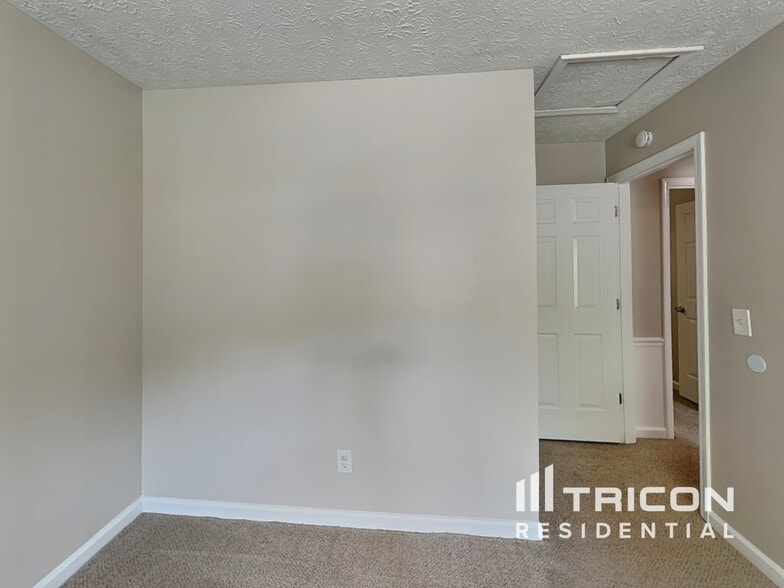 Building Photo - 38 Ann Cir