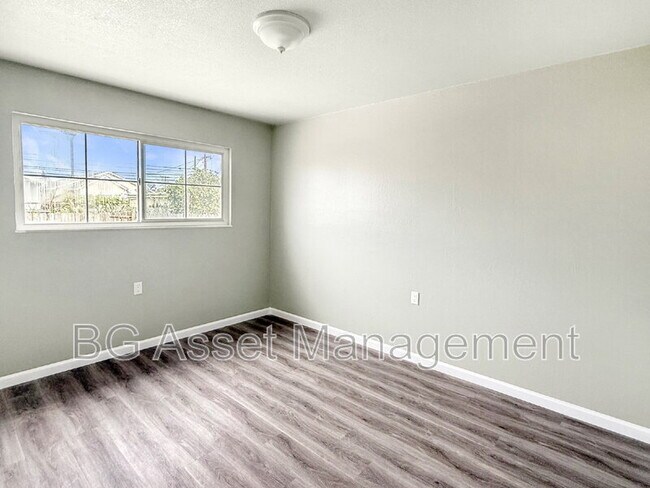 Building Photo - 1755 Emeric Ave