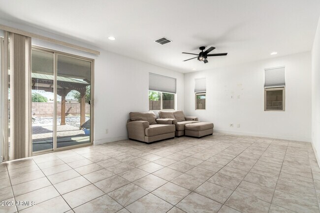 Building Photo - 5221 N 79th Dr