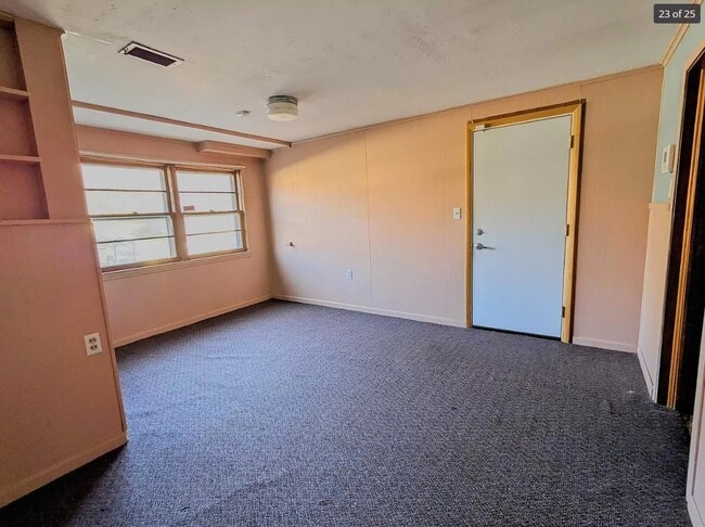 Building Photo - 4016 Clifton Dr
