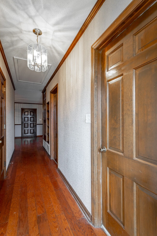 Building Photo - 17 Barnhardt Cir