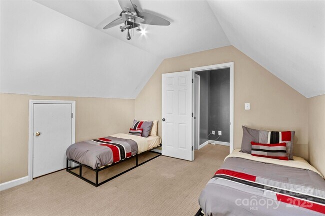 Building Photo - 709 Normandy Rd