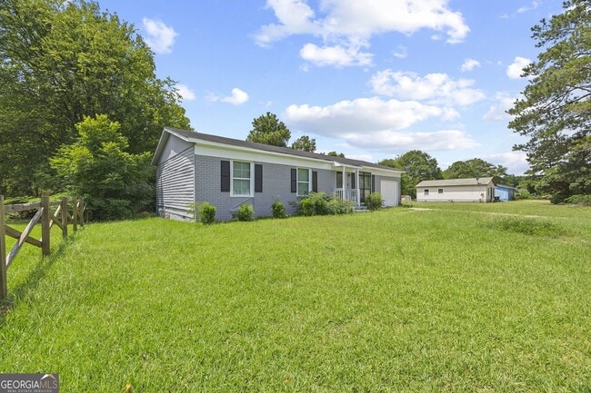 Building Photo - 2830 Village Green Dr