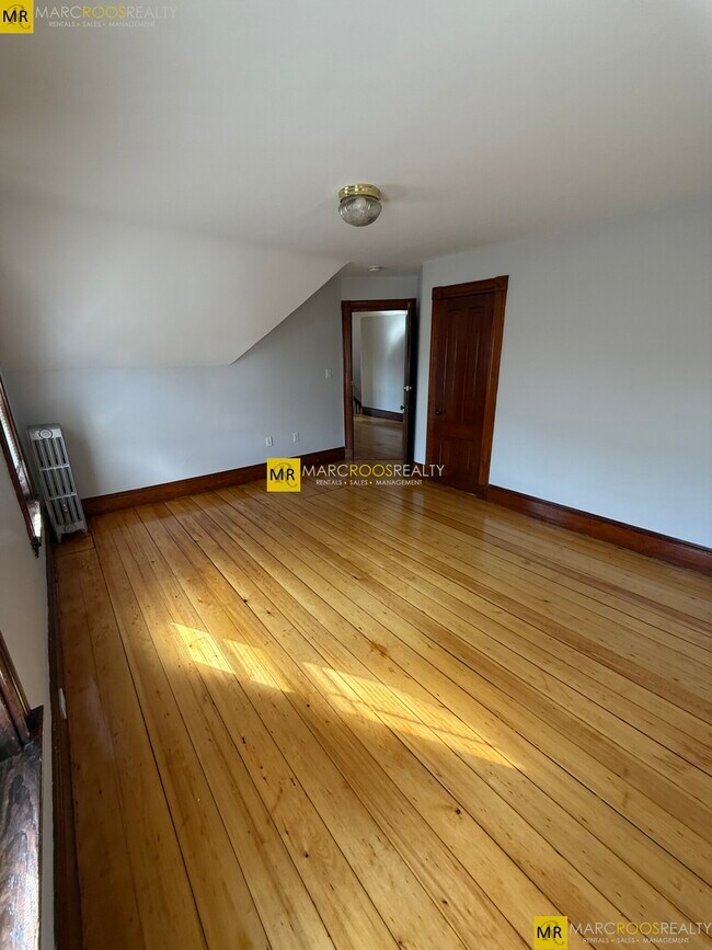 Building Photo - 68 Willow Ave