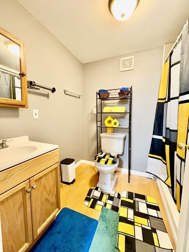 Building Photo - Freshly Renovated 4-Bedroom Home in the Hazelwood School District