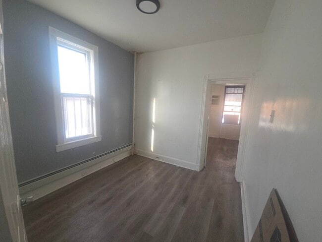 Building Photo - 819 24th St