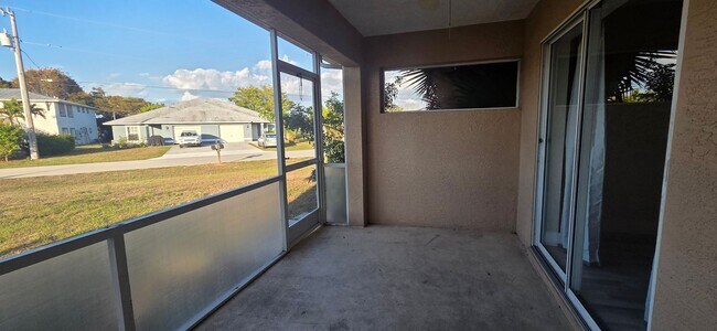 Building Photo - 1013 SE 12th Terrace