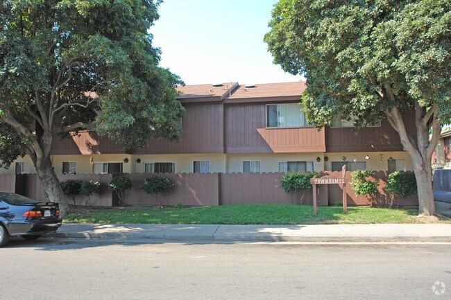 Primary Photo - 1581 El Tigre Ct