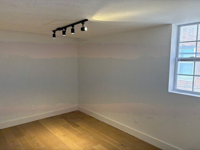 Building Photo - One bedroom loft in Midtown OKC!