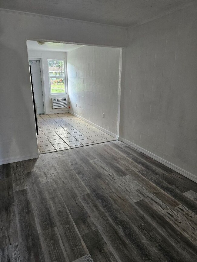 Building Photo - 14 W Herrick Dr
