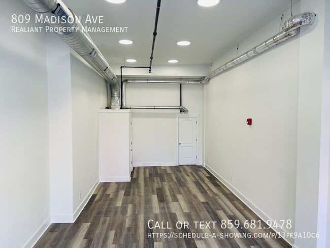 Building Photo - Commercial Unit Available