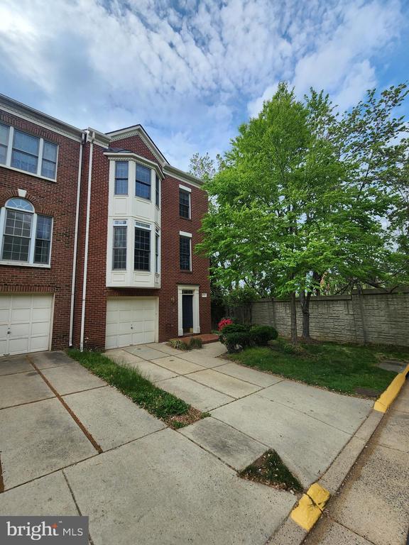 Building Photo - 4020 Heatherstone Ct