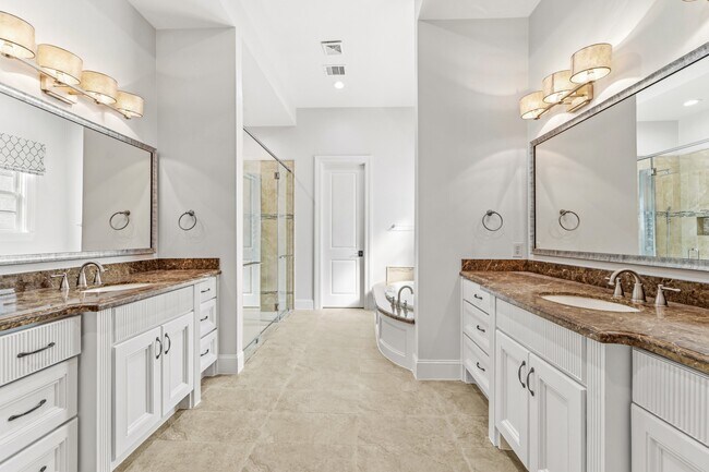 Building Photo - 5637 Overbrook Ln