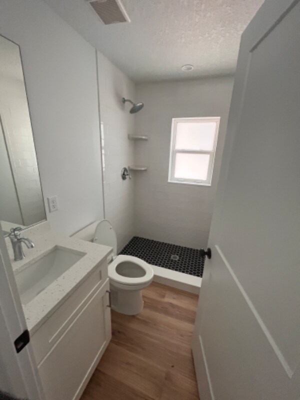 Building Photo - 615 Azalea Ln