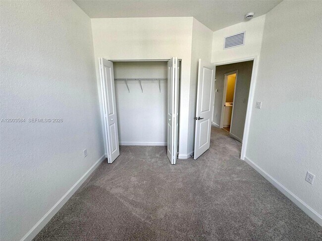 Building Photo - 2877 SE 24th Ct